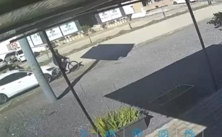 Otomobilin çarptığı bisikletlinin öldüğü kaza kamerada