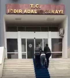 'Birini bıçaklamam lazım' diyerek evden çıkıp 16 yaşındaki kız çocuğunu bıçakladı