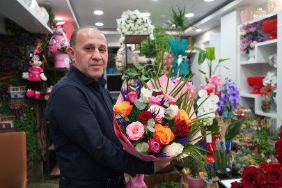 Sevgililer için gül 200, orkide 2 bin liradan başlıyor