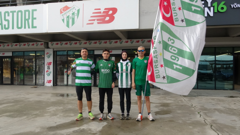 ‘Sevgililer Günü’ için Bursaspor bayrağıyla 10 kilometre koştular
