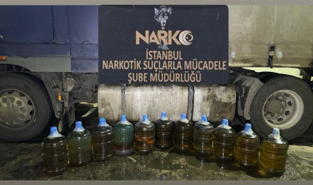 İstanbul- Sarıyer’de durdurulan TIR’ın özel bölmesinde 183 litre uyuşturucu ele geçirildi