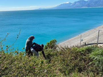 Bakımevindeki otizmli oğlu başka şehre nakledilmesin diye falezlere çıktı/ Ek fotoğraflar