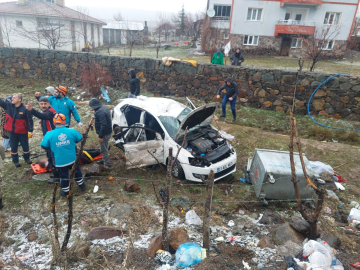 Bingöl'de otomobil şarampole devrildi: 7 yaralı