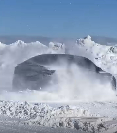 Kayak merkezinin otoparkında aracı ile drift atan sürücüye ceza; o anlar kamerada