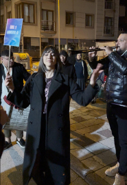 Kanseri yenen İzel öğretmene davul zurnalı kutlama