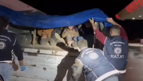 TIR'ın dorsesinde 12 kaçak göçmen yakalandı, 4 organizatör tutuklandı