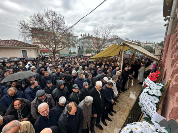 TIR'dan düşen saman balyalarının altında kalıp öldü; o anlar kamerada (2)