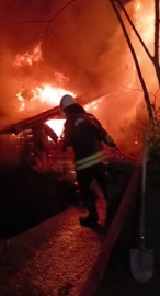 İki ayrı mahallede yangın; ev ve odunluk küle döndü