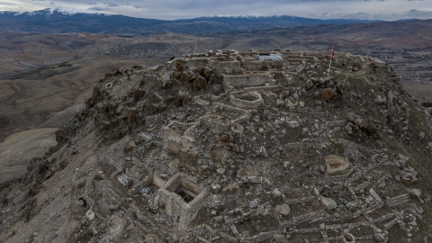 Ziyaretçiler, binlerce yıllık stratejik kaleye teleferikle çıkacak