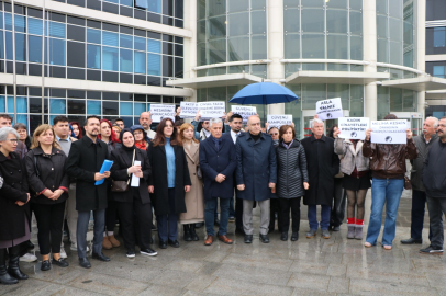 Eski eşinin üniversite kampüsünde öldürdüğü Meliha için adliye önünde açıklama