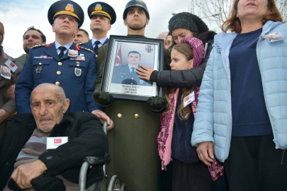 Balıkesir'de kaza kırıma uğrayan F-16 uçağının enkazı kaldırılıyor / Ek fotoğraflar