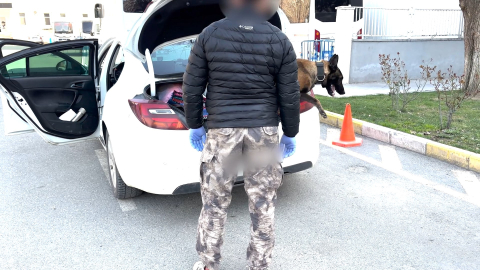 Aracında 50 kilo uyuşturucuyla yakalanan şüpheli tutuklandı