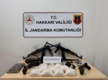 Hakkari'de 5 kilo metamfetamin ile silah ve mühimmat ele geçirildi