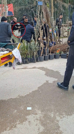 Seyyar satıcılar, kendilerini uyaran zabıtalara bıçakla saldırdı