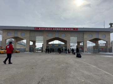 Bakan Bolat: Türkiye-İran arasında günübirlik yolcu geçişleri karşılıklı olarak durduruldu / Ek fotoğraflar