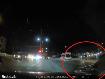 Otomobiliyle başka bir araca çarpıp kaçtı; o anlar kamerada