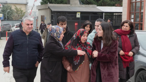 İstanbul - Zeytinburnu Sahili'nde denizde ölü bulunan anneyle kızının cenazesi yakınlarına teslim edildi