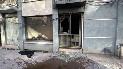 Komşusu ile tartışıp, kendi evini yaktı