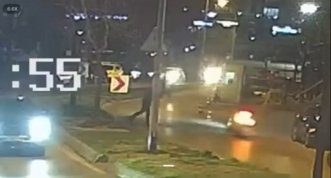 İstanbul -Kartal’da sürücünün 'dur' ihtarına uymadığı motosiklet ağaca çarptı