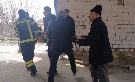 Depoda duvar çöktü; dengesini kaybedince elini makineye kaptıran Melih'in parmakları koptu