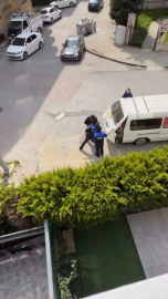 İstanbul - Beylikdüzü’nde zabıta ile seyyar satıcı arasında gerginlik kamerada