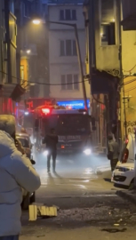 İstanbul - Beyoğlu’nda daire alev alev yandı; oyuncu Umut Özkan son anda kurtuldu