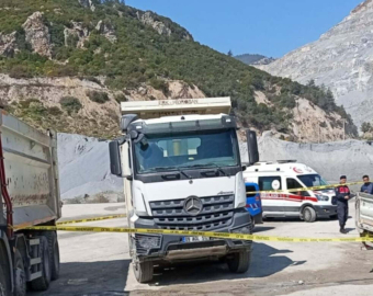 Maden ocağı şantiyesinde TIR'ın çarptığı personel öldü
