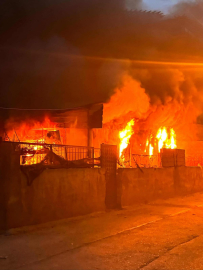 Hatay’da konteyner depoda yangın