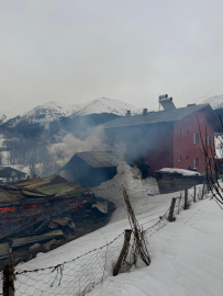 Artvin’de yangın: 1 ev, 2 ahır ve 1 ambar küle döndü
