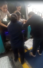 İzmir'de şehir içi dolmuşta doğum yaptı; anne ve kız bebeğin durumu iyi