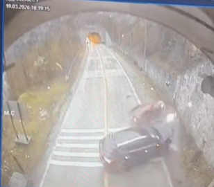 İki otomobilin çarpıştığı kaza kamerada; 1 ölü, 5 yaralı