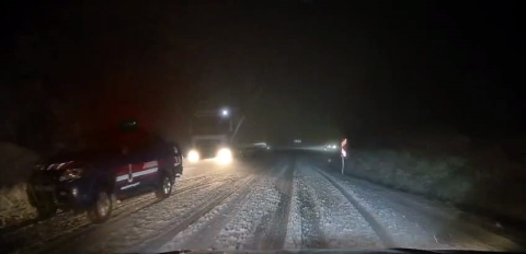 Kar yağışı İnegöl- Domaniç kara yolunda ulaşımı olumsuz etkiledi