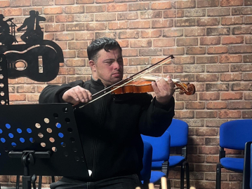 Down sendromlu Kadir'in müzik aşkı