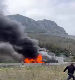 3 aracın karıştığı zincirleme kaza: 2 yaralı