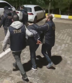 Diyarbakır'da Nevruz etkinliğinde terör örgütü pankartı açan 6 şüpheli gözaltına alındı