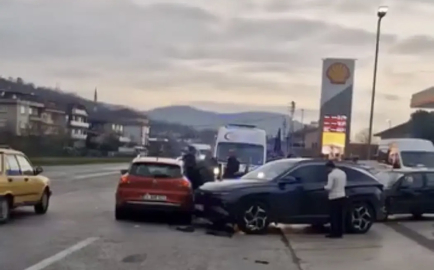 Bartın'da 3 aracın karıştığı kaza kamerada