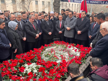 Muhsin Yazıcıoğlu, mezarı başında anıldı