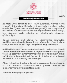 Sınıfta sıkılan kar spreyinden etkilenen 30 öğrenci hastaneye kaldırıldı (2)
