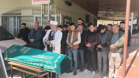 Halı sahada oynarken göğsüne top isabet edince kalbi durdu, hastanede kurtarılamadı (2)