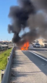 İstanbul - Kuzey Marmara Otoyolu’nda seyir halindeki otomobil alev alev yandı
