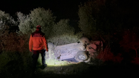 Bursa'da alkollü sürücünün kullandığı otomobil, zeytinliğe uçtu