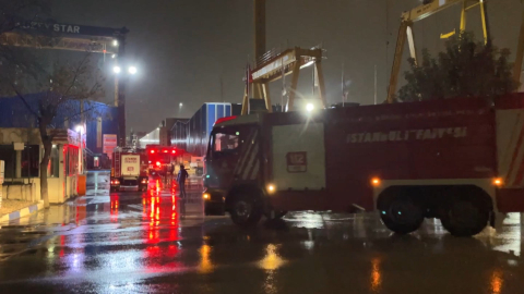 İstanbul - Tuzla’da kuru yük gemisinde yangın -1