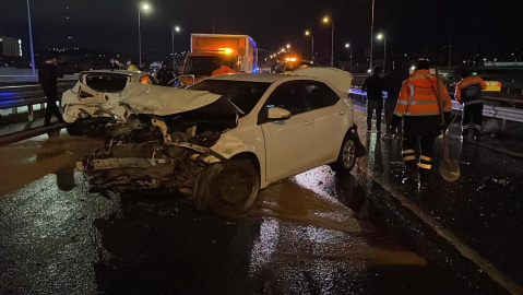 İstanbul - Ataşehir'de 8 aracın karıştığı zincirleme kaza: 4 yaralı -1