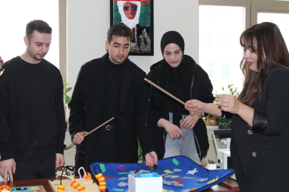 Gönüllü yaptığı görme engelli kitap seslendirmesinden sonra hayatını engelli bireylere adadı