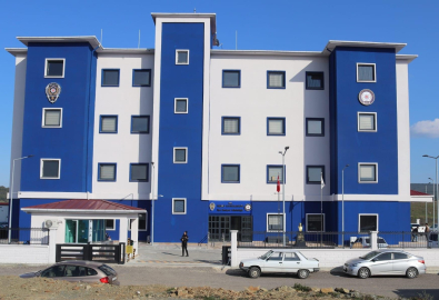 Emniyete imza vermeye plakasız motosikletle gelen ehliyetsiz sürücüye 86 bin lira ceza