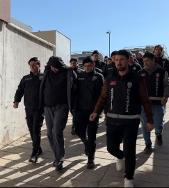 Akademisyen, meslektaşlarını ve esnafı sahte evrakla 521 milyon TL dolandırdı; 12 gözaltı