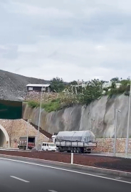 Minibüsüyle ters yönde ilerleyip trafiği tehlikeye atan sürücüye ceza