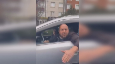 Beylikdüzü'nde araçta çocuğu olan kadının otomobiline saldıran sürücü kamerada