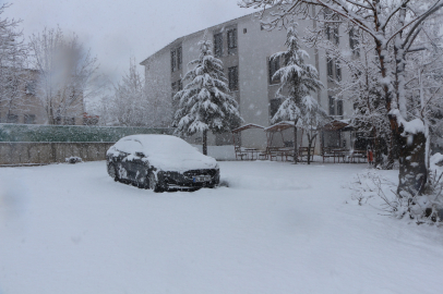 Karlıova’da kar yağışı