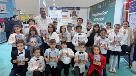 İlkokul öğrencileri, hikayelerini depremzede arkadaşları için kitaplaştırdı